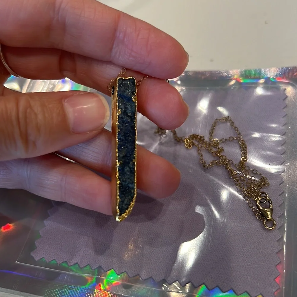 Lapis Lazuli Blue crystal outlined with gold leaf and gold filled chain hardware - Picture 3 of 6